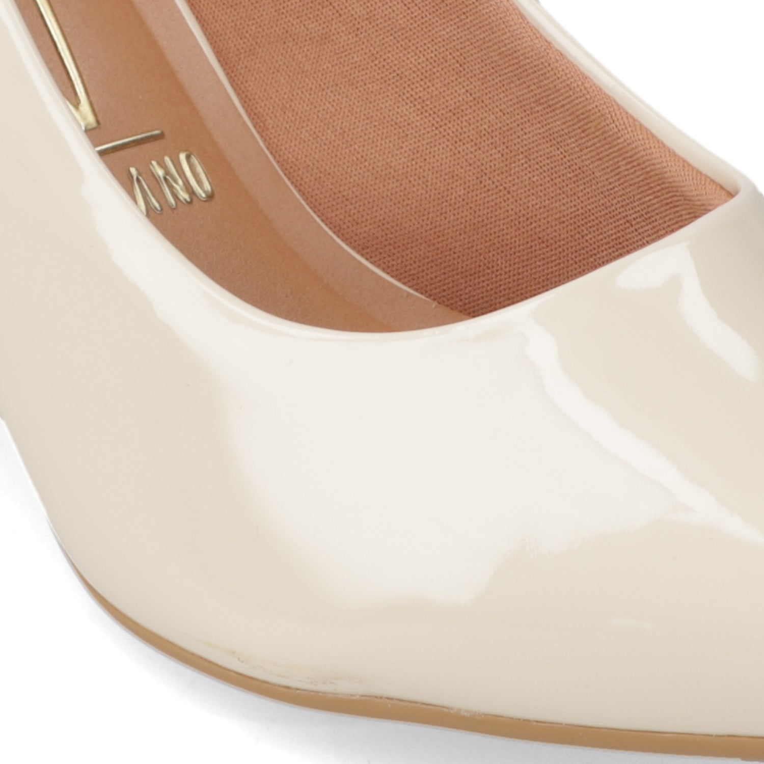 Zapato Taco Ancho Medio Crema Vizzano Efecto Charol 34 / Crema