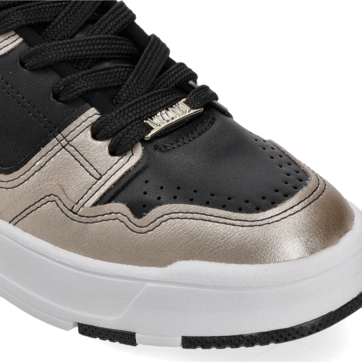 Zapatilla Casual Negro con detalles metalizado Vizzano