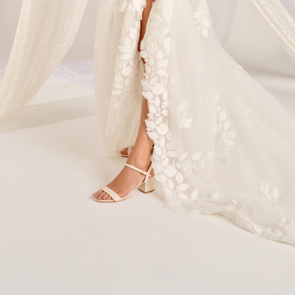 Sandalias de Novia Taco Ancho Blanco OFF Vizzano
