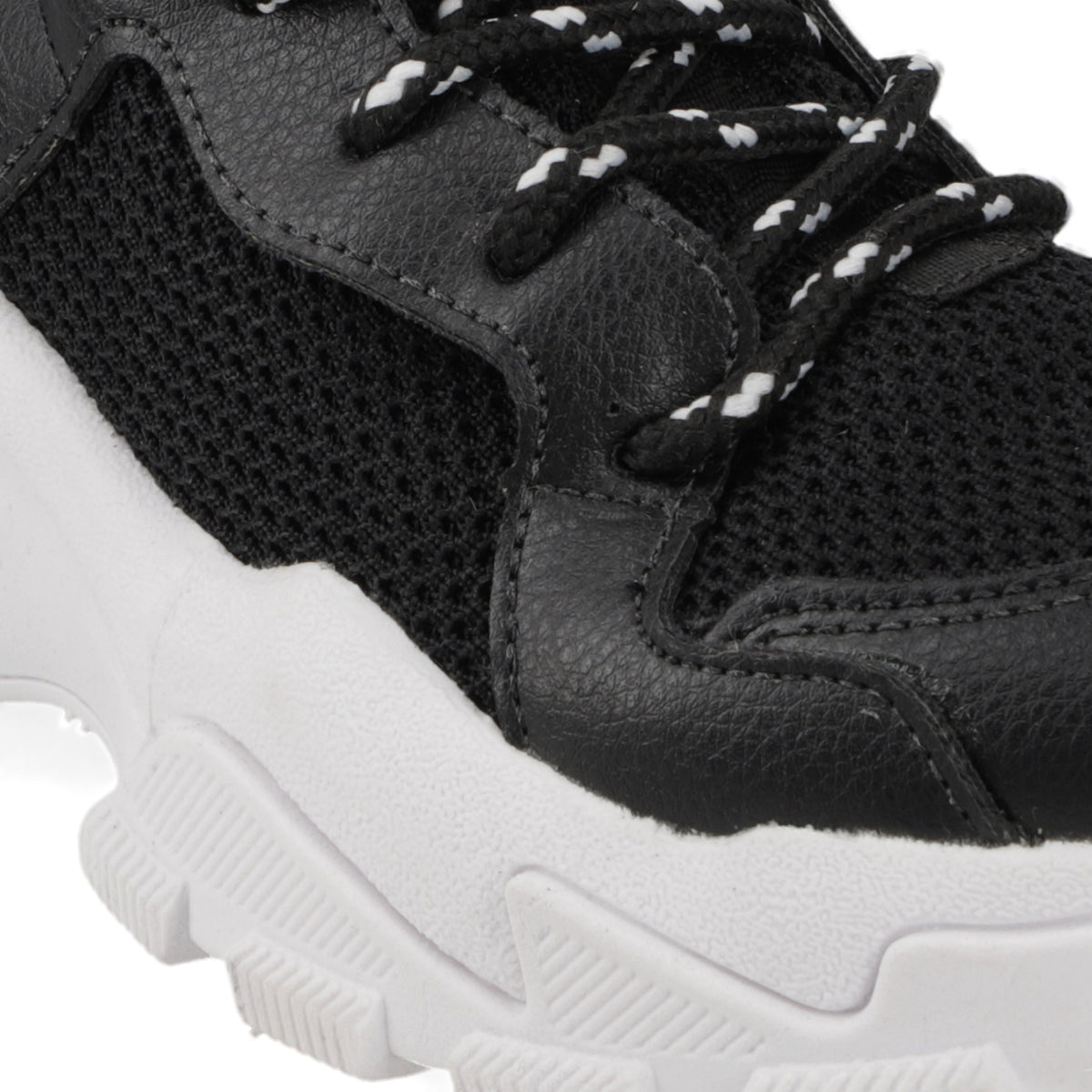 Zapatilla Negra BKR
