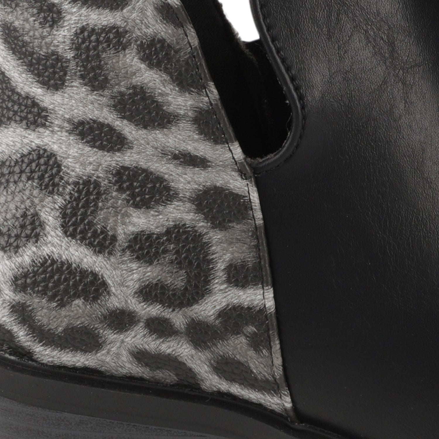 Botín Negro Animal Print New Walk